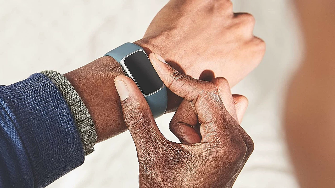 Fitbit - Charge 5 Advanced Fitness & Health Tracker 9 Fitbit - Charge 5 Advanced Fitness & Health Tracker - Image 9